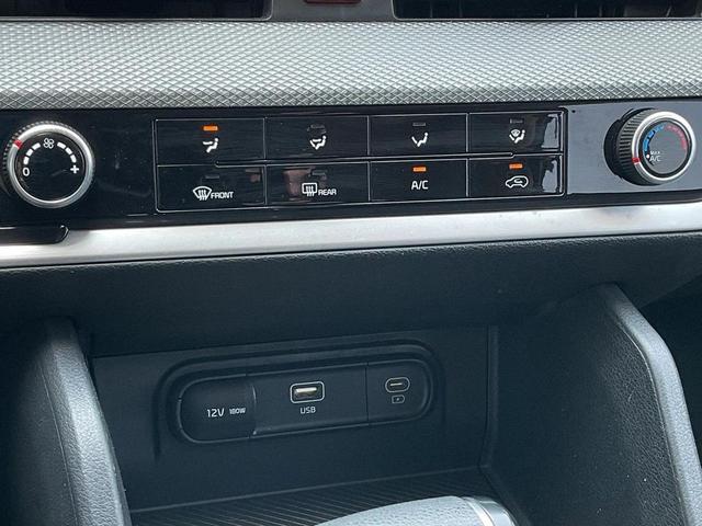 Photo of 2023 Snow White Pearl Kia Sportage