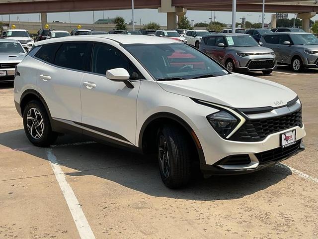 Photo of 2023 Snow White Pearl Kia Sportage