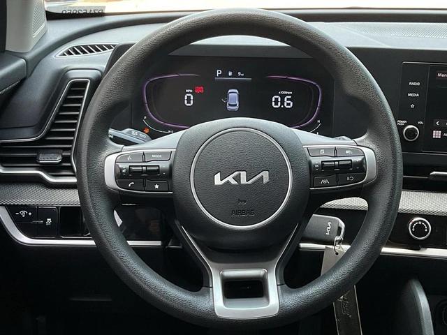 Photo of 2023 Snow White Pearl Kia Sportage