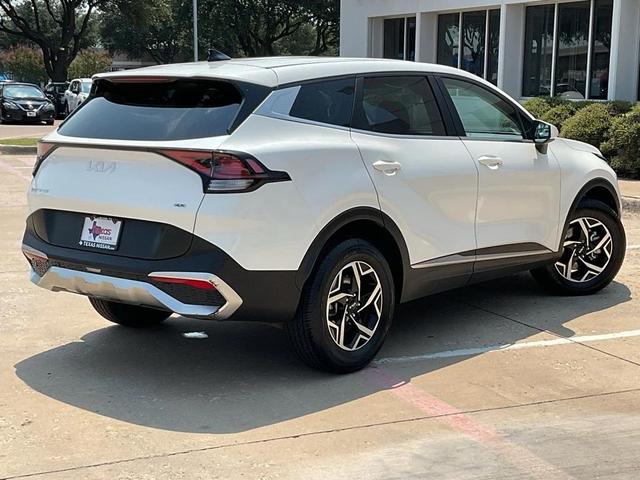Photo of 2023 Snow White Pearl Kia Sportage