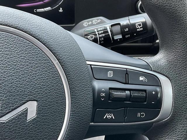 Photo of 2023 Snow White Pearl Kia Sportage