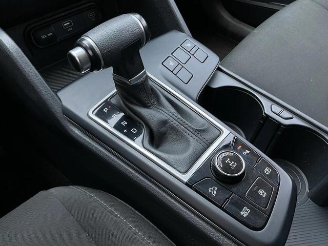 Photo of 2023 Snow White Pearl Kia Sportage