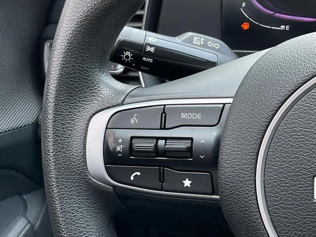 Photo of 2023 Snow White Pearl Kia Sportage