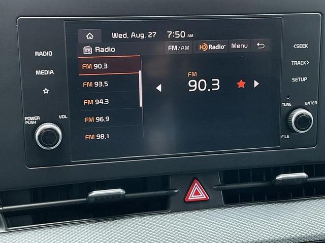 Photo of 2023 Snow White Pearl Kia Sportage