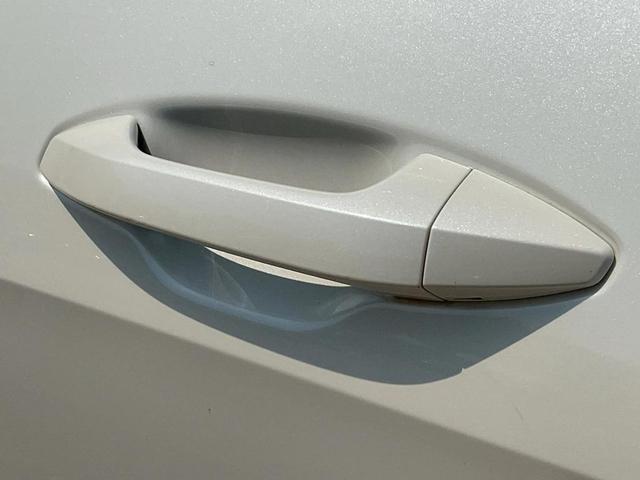 Photo of 2023 Snow White Pearl Kia Sportage