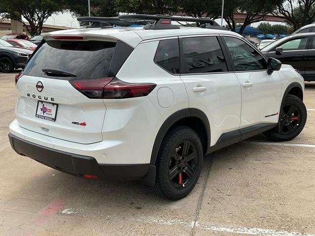 Photo of 2026 Everest White Pearl Tricoat Nissan Rogue