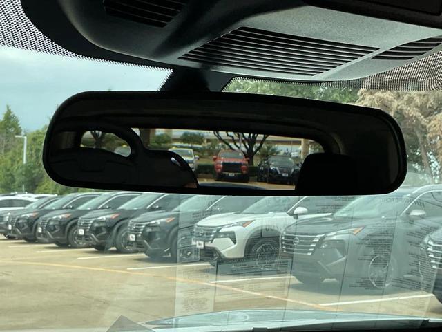 Photo of 2026 Everest White Pearl Tricoat Nissan Rogue