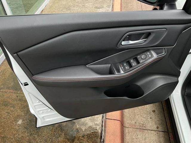 Photo of 2026 Everest White Pearl Tricoat Nissan Rogue
