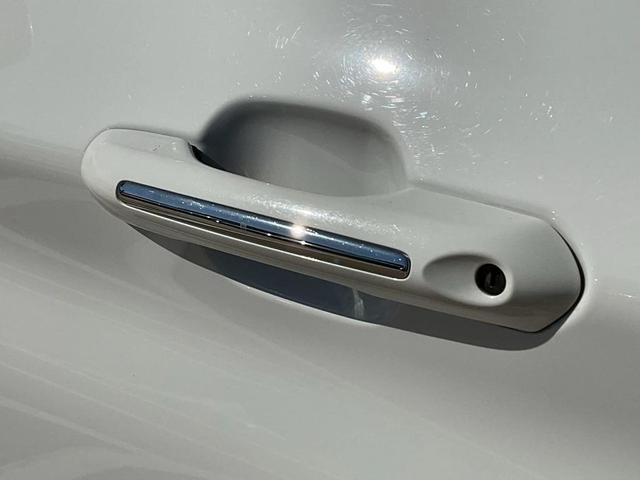 Photo of 2023 Oxford White Ford Explorer