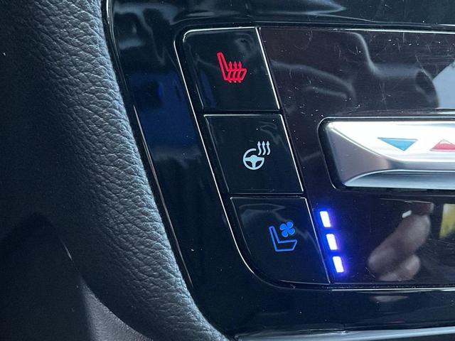 Photo of 2023 Oxford White Ford Explorer