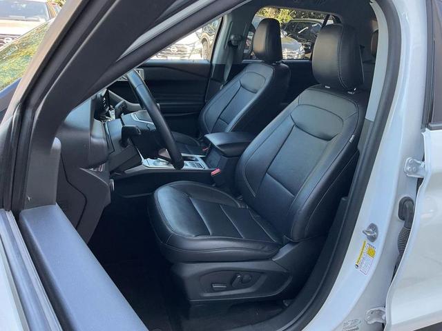 Photo of 2023 Oxford White Ford Explorer
