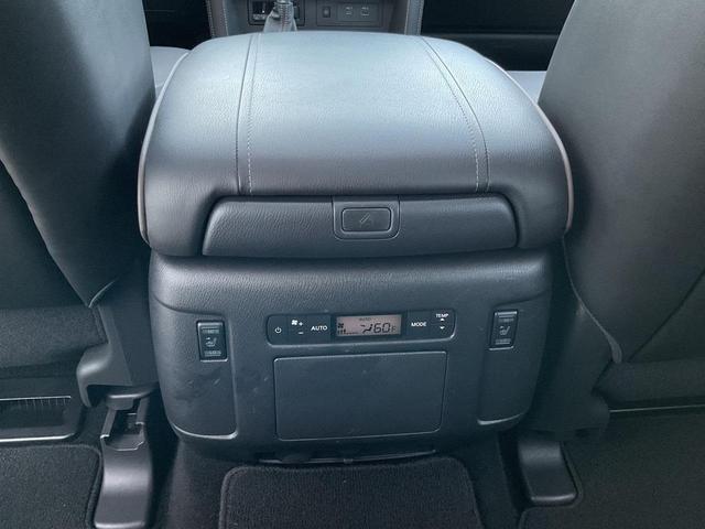 Photo of 2023 Aspen White Tricoat Nissan Armada