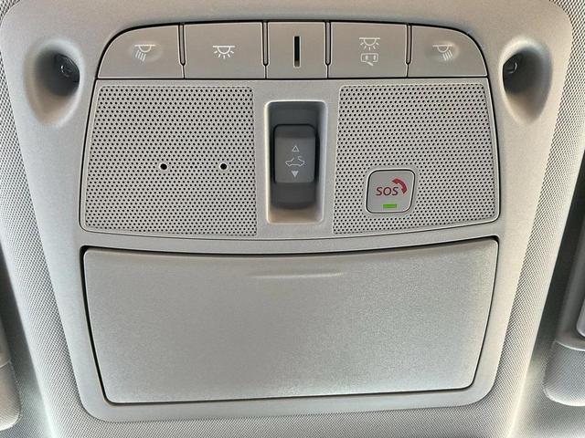Photo of 2023 Aspen White Tricoat Nissan Armada