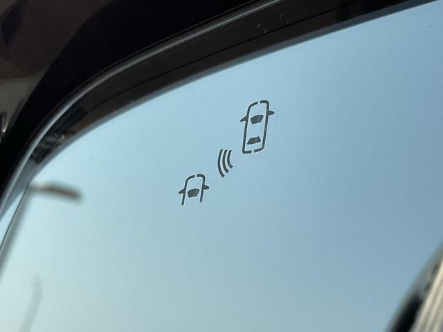 Photo of 2023 Aspen White Tricoat Nissan Armada