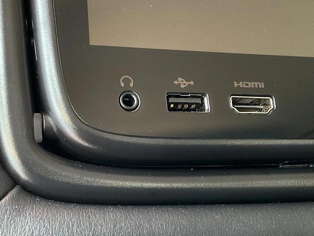 Photo of 2023 Aspen White Tricoat Nissan Armada