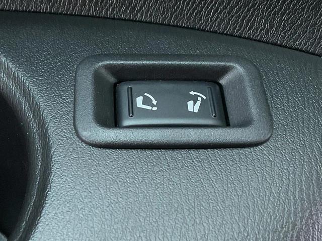Photo of 2023 Aspen White Tricoat Nissan Armada