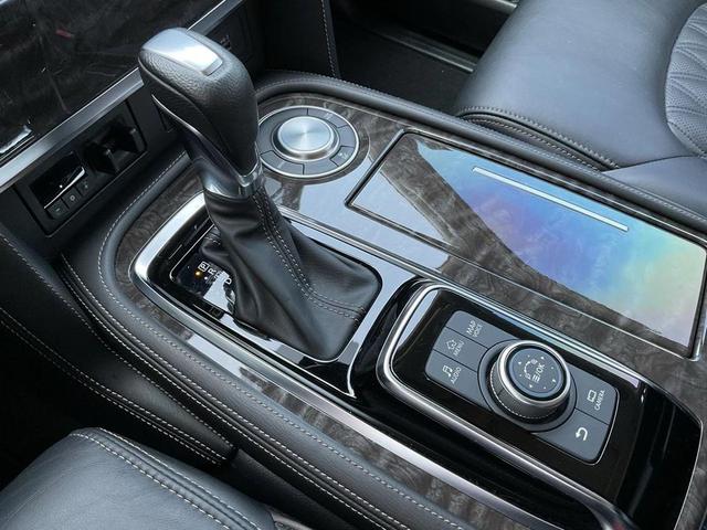 Photo of 2023 Aspen White Tricoat Nissan Armada