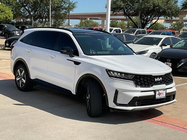 Photo of 2023 Glacial White Pearl Kia Sorento