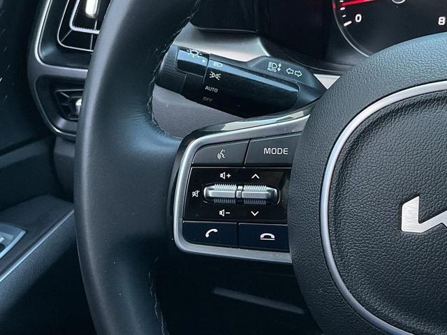 Photo of 2023 Glacial White Pearl Kia Sorento