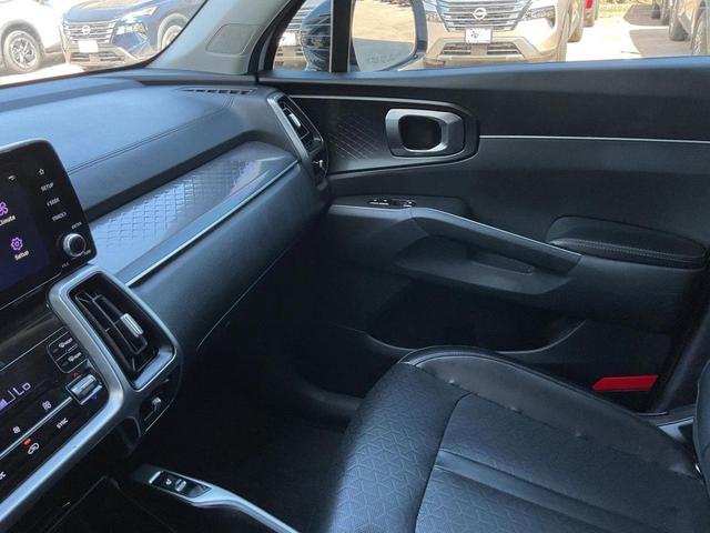 Photo of 2023 Glacial White Pearl Kia Sorento