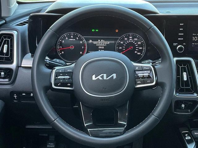 Photo of 2023 Glacial White Pearl Kia Sorento