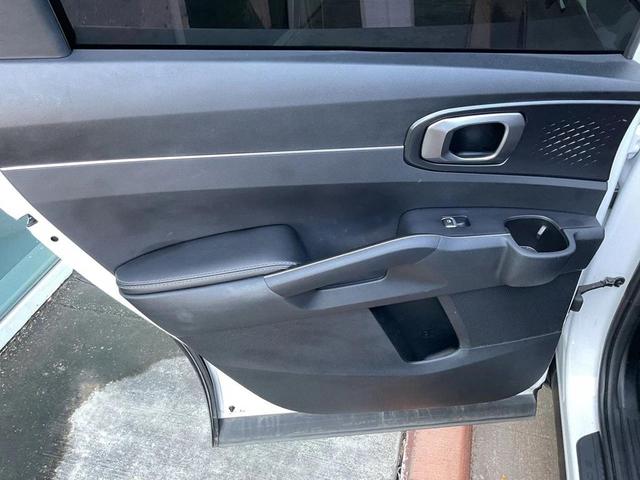 Photo of 2023 Glacial White Pearl Kia Sorento