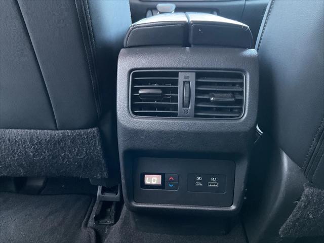 Photo of 2023 Pearl White Tricoat Nissan Rogue