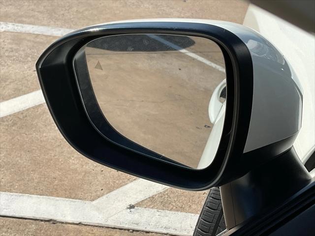 Photo of 2023 Pearl White Tricoat Nissan Rogue