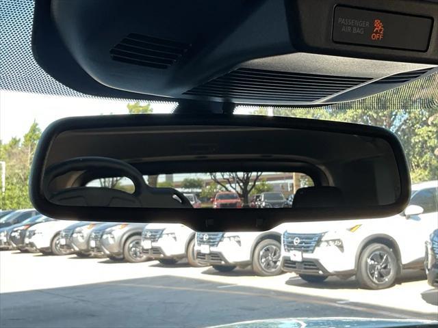 Photo of 2023 Pearl White Tricoat Nissan Rogue