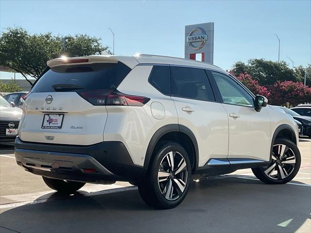 Photo of 2023 Pearl White Tricoat Nissan Rogue