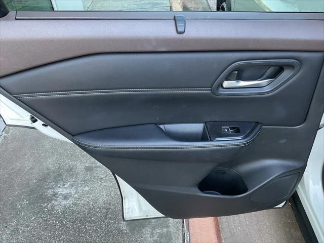 Photo of 2023 Pearl White Tricoat Nissan Rogue