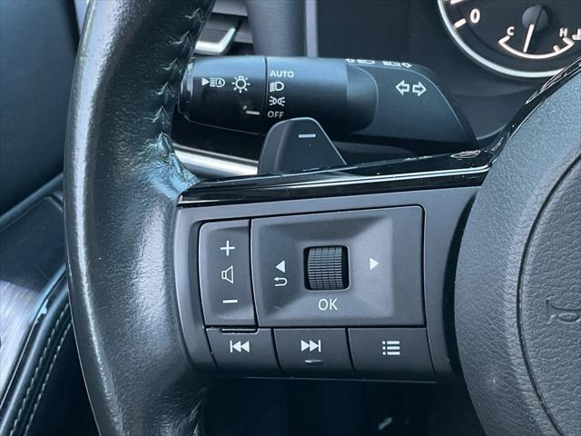 Photo of 2023 Pearl White Tricoat Nissan Rogue