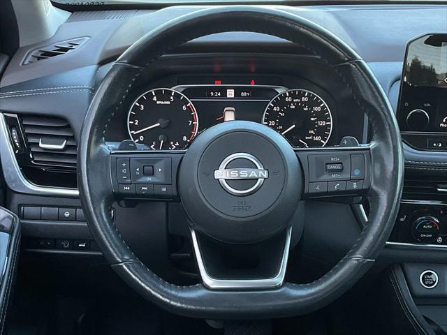 Photo of 2023 Pearl White Tricoat Nissan Rogue
