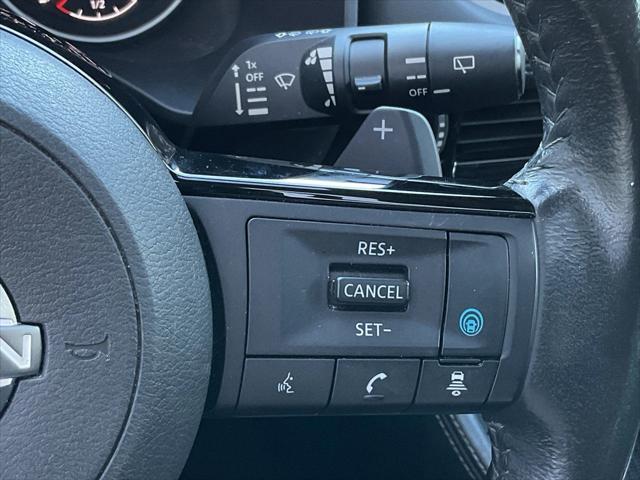 Photo of 2023 Pearl White Tricoat Nissan Rogue