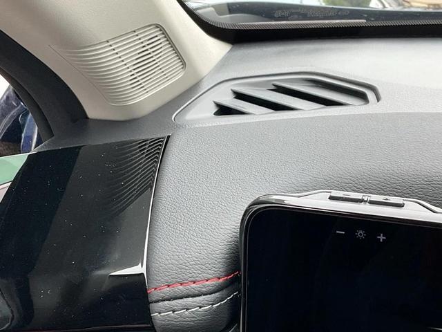 Photo of 2025 Deep Blue Pearl Nissan Kicks