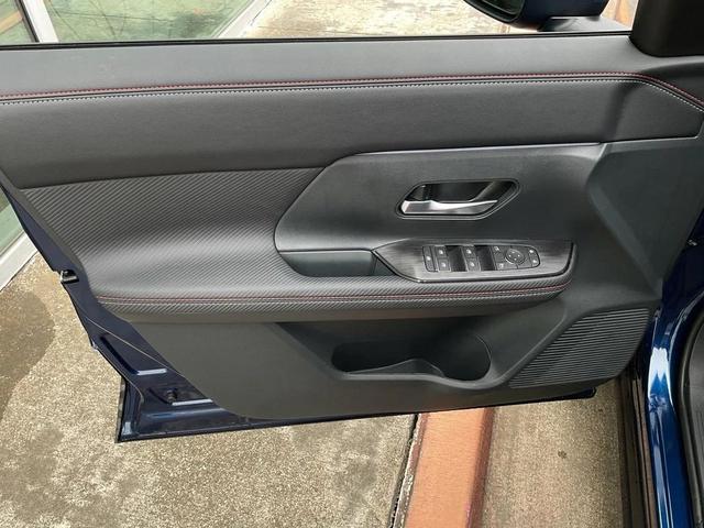 Photo of 2025 Deep Blue Pearl Nissan Kicks
