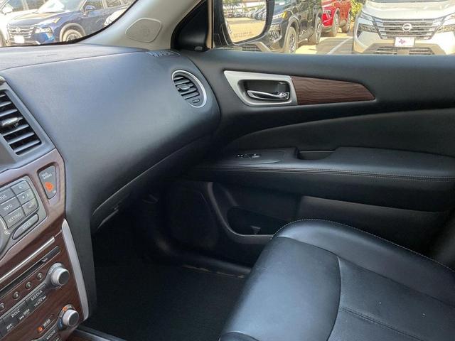 Photo of 2017 Gun Metallic Nissan Pathfinder