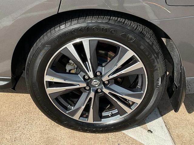 Photo of 2017 Gun Metallic Nissan Pathfinder