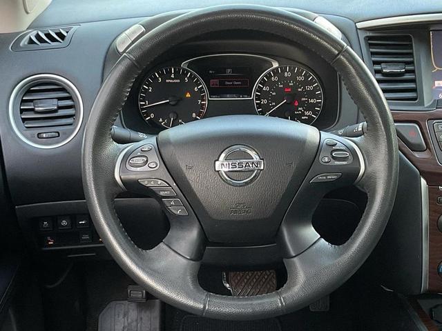 Photo of 2017 Gun Metallic Nissan Pathfinder