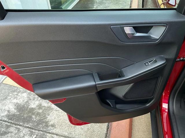 Photo of 2023 Rapid Red Metallic Tinted Clearcoat Ford Escape