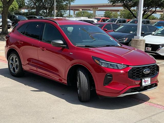 Photo of 2023 Rapid Red Metallic Tinted Clearcoat Ford Escape