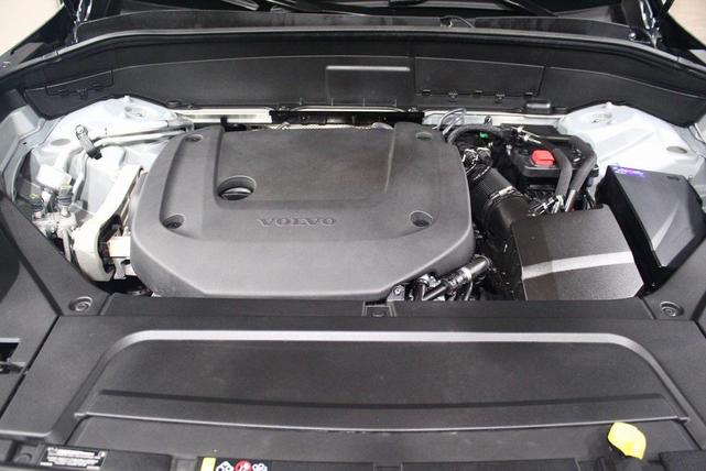 Photo of 2025 Gray Metallic Volvo XC90