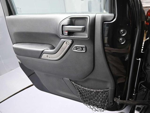 Photo of 2016 Black Clearcoat Jeep Wrangler Unlimited