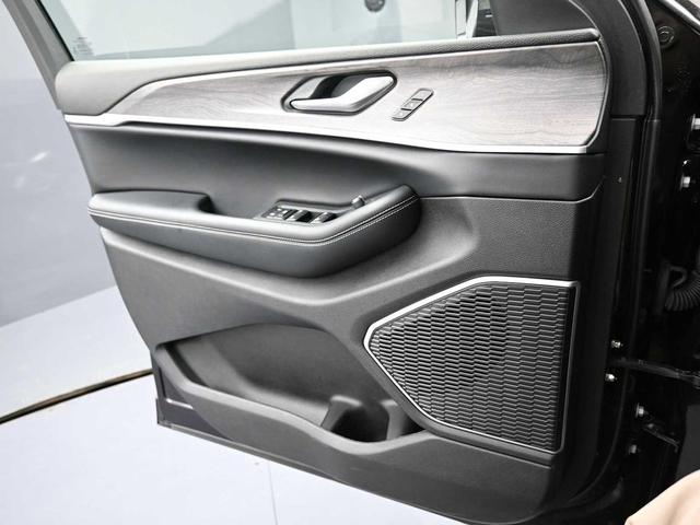 Photo of 2022 Ember Pearlcoat Jeep Grand Cherokee L