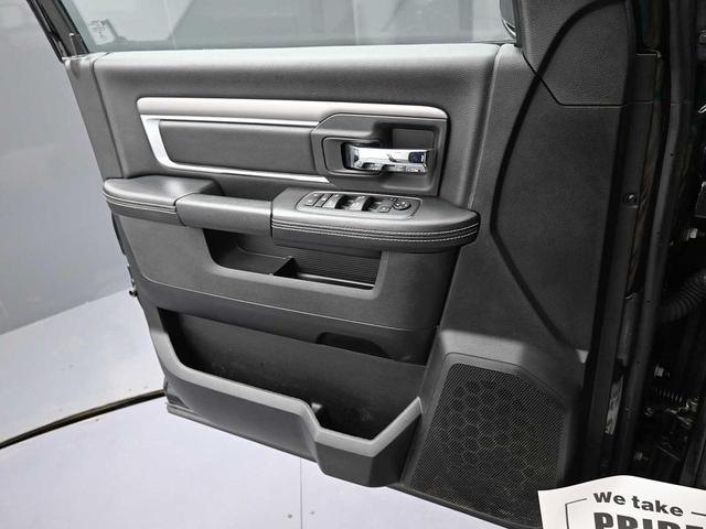 Photo of 2022 Diamond Black Crystal Pearlcoat RAM 1500 Classic