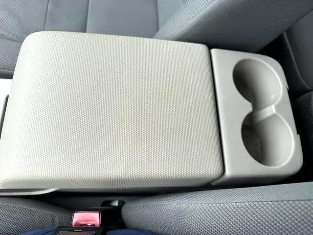 Photo of 2009 White Ford Escape Hybrid