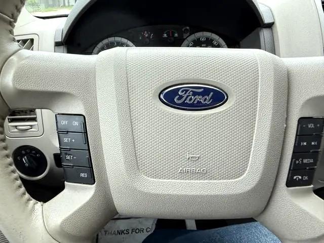 Photo of 2009 White Ford Escape Hybrid