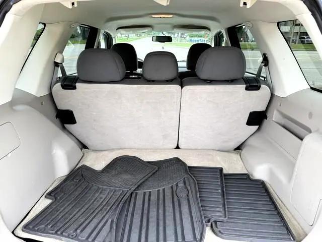Photo of 2009 White Ford Escape Hybrid