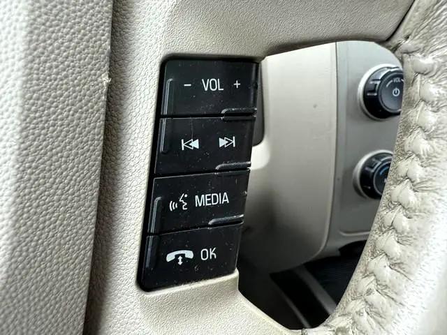 Photo of 2009 White Ford Escape Hybrid