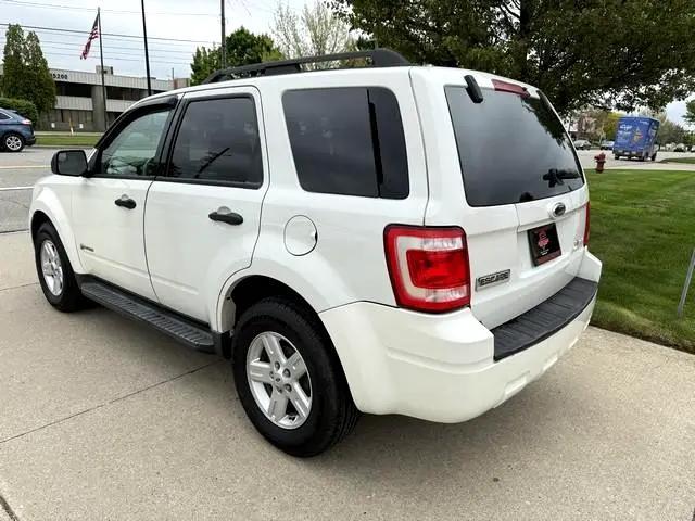 Photo of 2009 White Ford Escape Hybrid